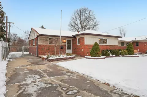 28312 Mackenzie Dr, Westland, MI 48185