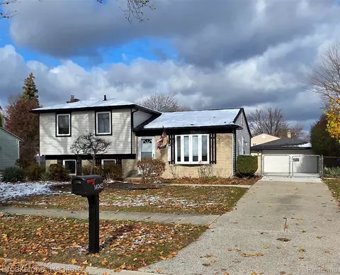14945 Annapolis Dr, Sterling Heights, MI 48313