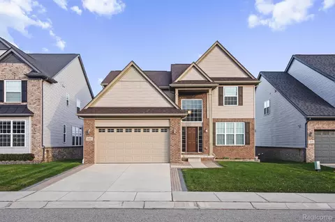 4882 E Stonegate Cir, Orion, MI 48359
