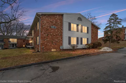 433 Fox Hills Dr S #5, Bloomfield Hills, MI 48304