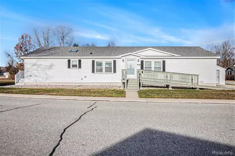 529 Swan Creek Ct, Kimball, MI 48074