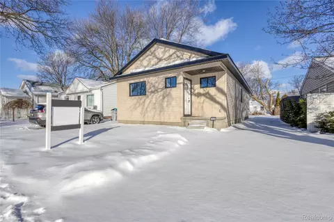 1535 E Meyers Ave, Hazel Park, MI 48030