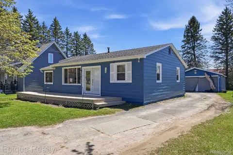 7520 Sunset Blvd, Worth, MI 48450