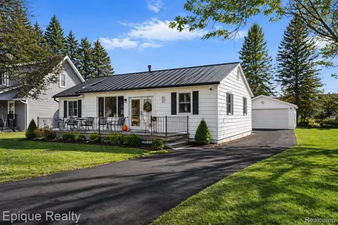 7520 Sunset Blvd, Worth, MI 48450