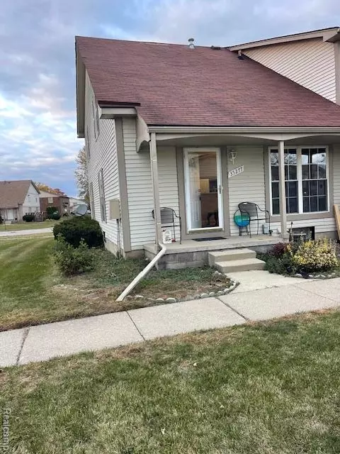 35277 Terrybrook Dr, Sterling Heights, MI 48312