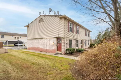 244 Princeton Dr, South Lyon, MI 48178