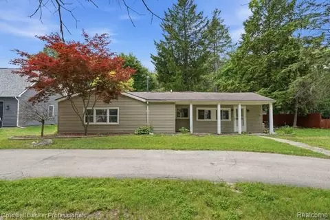 2380 Rolandale, West Bloomfield, MI 48324