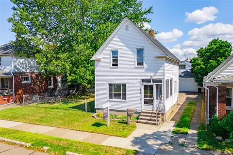1821 4th St, Wyandotte, MI 48192