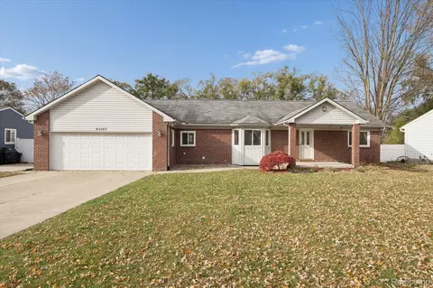45567 Gable Inn St, Shelby Township, MI 48317