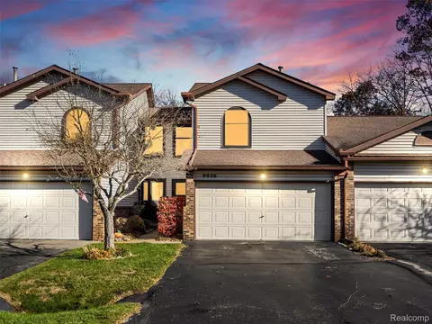 9026 E Bluewater Dr, Villageofclarkstoncity_oakland, MI 48348