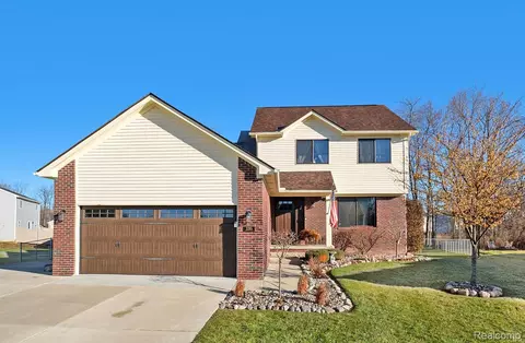 2285 Apple Tree Dr, Burton, MI 48519