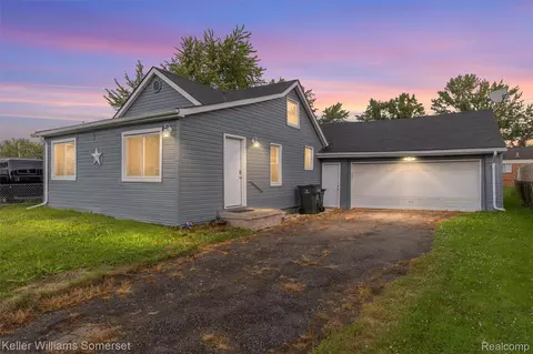 22937 Detour St, Saint Clair Shores, MI 48082