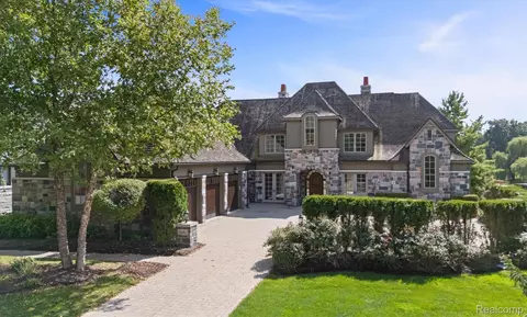2921 Turtle Pond Ct, Bloomfield Hills, MI 48302