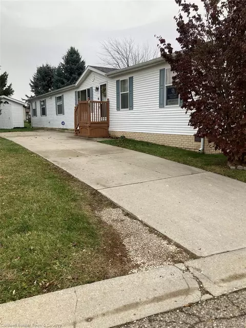 9740 Russell St, Northville, MI 48167