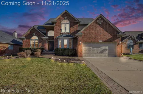 48082 Prestwyck Dr, Macomb, MI 48044