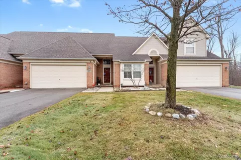 5457 Greenway Dr, Trenton, MI 48183