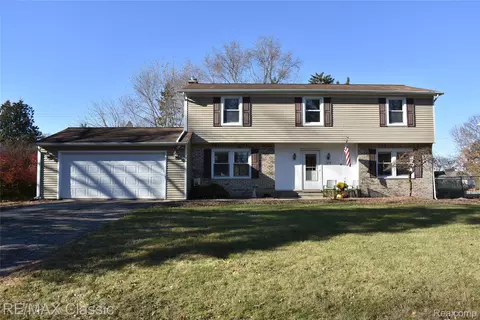 1977 Meadow Ridge Dr, Commerce, MI 48390