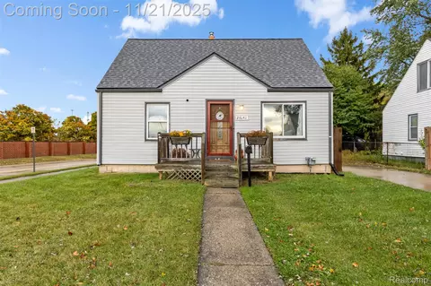 26842 Pattow St, Roseville, MI 48066