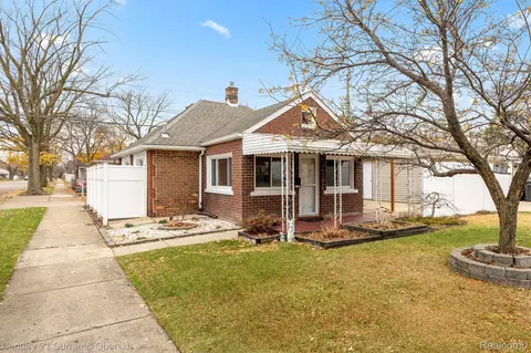 17285 Wood St, Melvindale, MI 48122