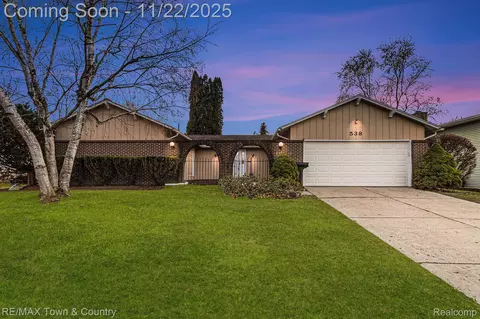 538 Autumn Dr, Flushing, MI 48433
