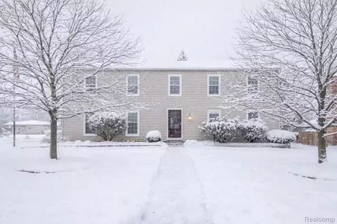 1145 E Fairview Ln, Rochester Hills, MI 48306
