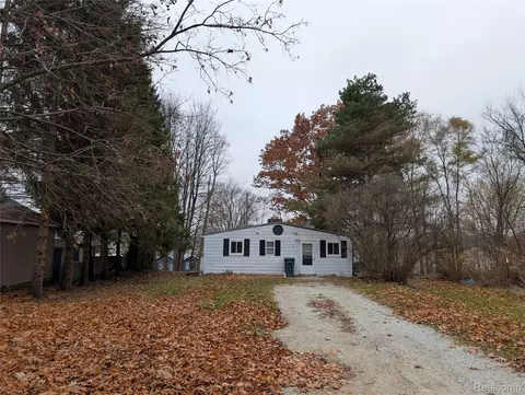 222 Oglethorpe Dr, Elba, MI 48446