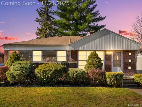 9831 Seltzer St, Livonia, MI 48150