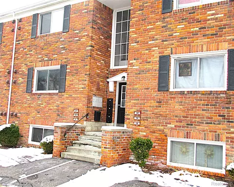 31831 Grand River Ave #22, Farmington, MI 48336
