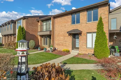 2500 River Apt 55 Rd #55, Marysville, MI 48040