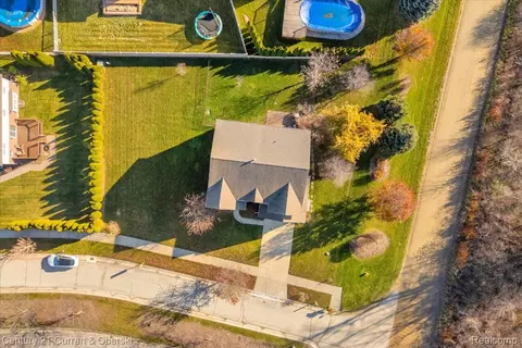 33997 Brownswood Blvd, Brownstown, MI 48173