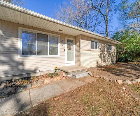 37534 Van Petten St, Romulus, MI 48174