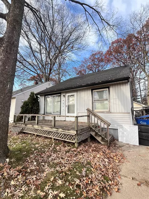4251 Dolores Ave, Warren, MI 48091