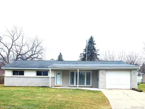 945 N Commerce Rd, Commerce, MI 48382