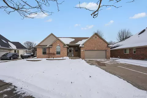 38846 Hampton Ct, Harrison, MI 48045