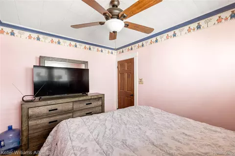 Bedroom - 1449 Wayburn St, Grosse Pointe Park, MI 48230 photo 2 of 3