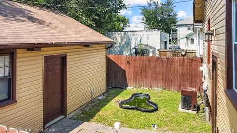 Exterior - 1449 Wayburn St, Grosse Pointe Park, MI 48230 photo 3 of 3