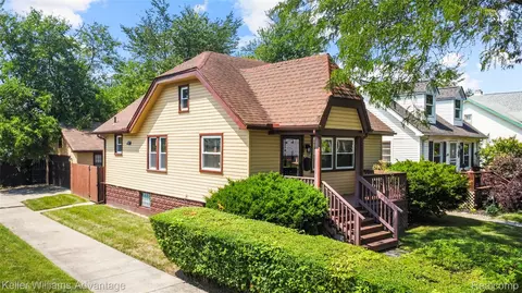 Exterior - 1449 Wayburn St, Grosse Pointe Park, MI 48230 photo 1 of 3