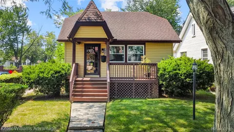 1449 Wayburn St, Grosse Pointe Park, MI 48230