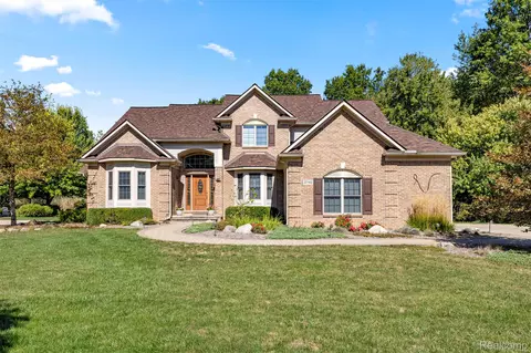 27142 Newberry Blvd, Flat Rock, MI 48134