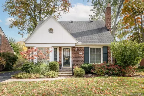 32210 Sheridan Dr, Beverly Hills, MI 48025