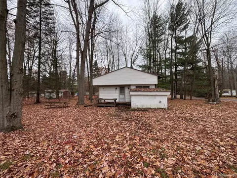 107 Highland Dr, Gerrish, MI 48653