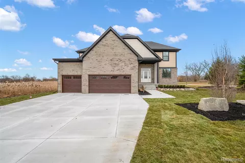 29700 Red Fox Ln, Chesterfield, MI 48047