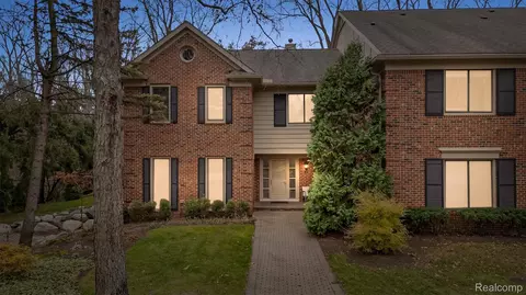 63 Barden Ct, Bloomfield Hills, MI 48304