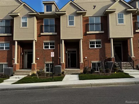 25558 Grandview Ln #38, Novi, MI 48375