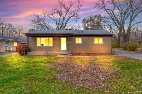 10756 Oak St, Taylor, MI 48180
