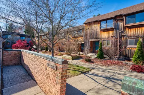 2155 Pauline Ct, Ann Arbor, MI 48103