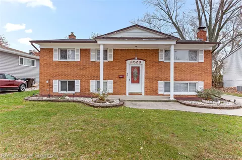 2528 Koper Dr, Sterling Heights, MI 48310
