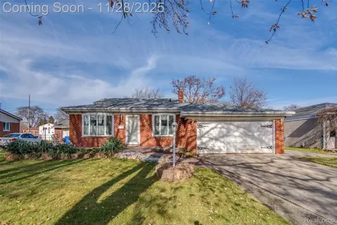3215 Chase Dr, Warren, MI 48091