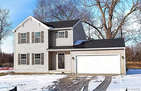 204 Kingsberry Dr, Blissfield, MI 49228