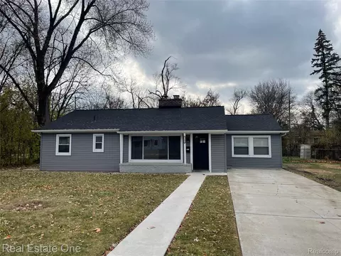 17639 Addison St, Southfield, MI 48075